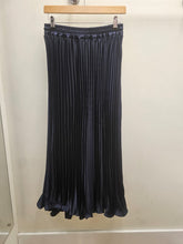 Load image into Gallery viewer, PLEATED SKIRT