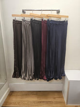 Load image into Gallery viewer, PLEATED SKIRT