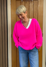 Load image into Gallery viewer, V-NECK MOHAIR JUMPER