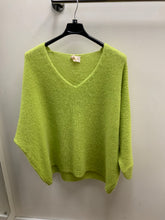Load image into Gallery viewer, V-NECK MOHAIR JUMPER