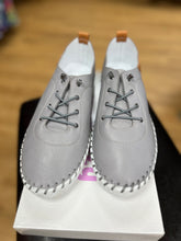 Load image into Gallery viewer, IRIS LEATHER PLIMSOLL