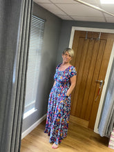 Load image into Gallery viewer, MAXI DRESS WITH POCKETS

