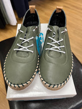Load image into Gallery viewer, IVY LEATHER WEDGED PLIMSOLLS