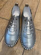 Load image into Gallery viewer, IRIS LEATHER PLIMSOLL