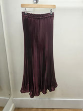 Load image into Gallery viewer, PLEATED SKIRT
