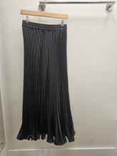 Load image into Gallery viewer, PLEATED SKIRT
