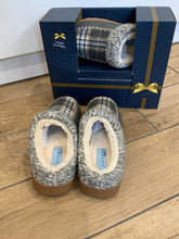 Load image into Gallery viewer, LADIES CHECK SLIPPERS (GIFT BOXED)
