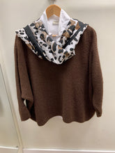 Load image into Gallery viewer, V-NECK MOHAIR JUMPER
