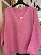 Load image into Gallery viewer, V-NECK MOHAIR JUMPER
