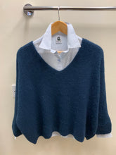 Load image into Gallery viewer, V-NECK MOHAIR JUMPER
