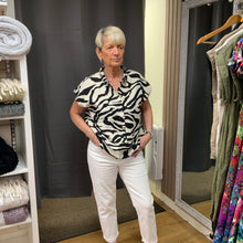 Load image into Gallery viewer, LINEN MIX SHORT SLEEVED TOP By Ichi
