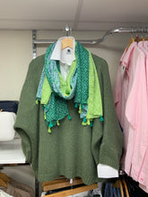 Load image into Gallery viewer, V-NECK MOHAIR JUMPER
