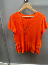 Load image into Gallery viewer, PLEATED SHORT SLEEVE BLOUSE
