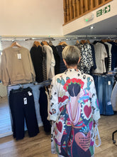 Load image into Gallery viewer, PRINTED POCKET DETAIL JACKET
