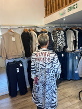 Load image into Gallery viewer, PRINTED POCKET DETAIL JACKET
