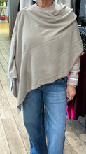 Load image into Gallery viewer, WINTER PONCHO
