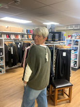 Load image into Gallery viewer, SLEEVELESS MOHAIR MIX CARDI

