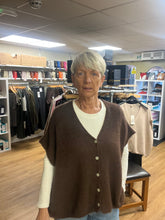 Load image into Gallery viewer, SLEEVELESS MOHAIR MIX CARDI
